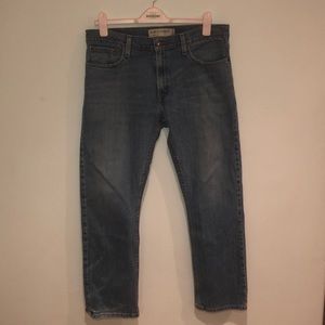 LEVIS LIGHT WASH JEANS